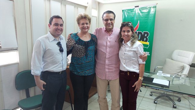 Prefeita-de-Tabuleiro-com-o-00.jpg Prefeita-de-Tabuleiro-com-o-00.jpg