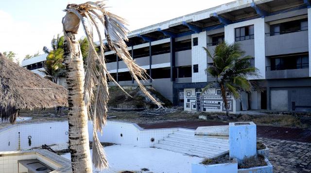 abandono_do_hotel_barreira_roxa_via_costeira._fc_28.jpg-00.jpg
