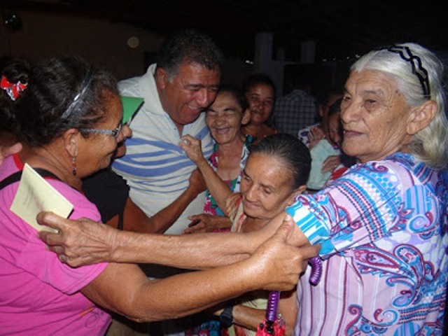 bacurau-com-as-maes-00.jpg