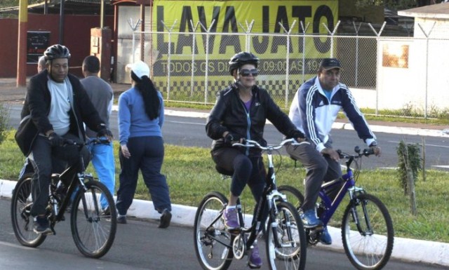 dilma-passeio-bicicleta.jpg