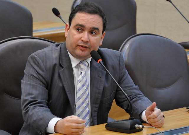 gustavo-00.jpg gustavo-00.jpg
