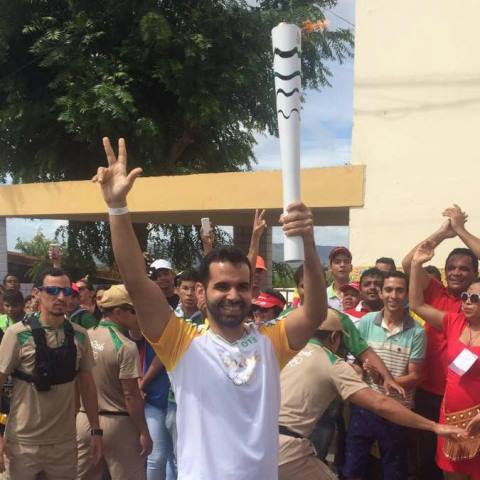 jose-eduardo-revezamneto-tocha-olimpica.jpg