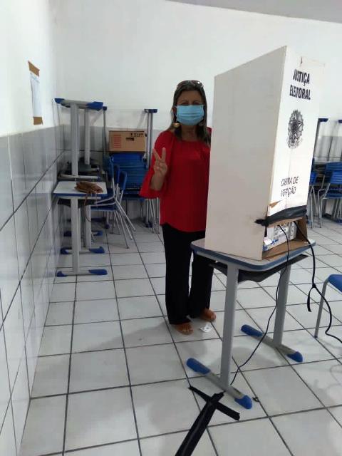 tercia-cristina-votando-eleicoes-2020.jpg